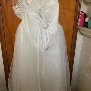Wedding dress but would be great as a prom dress